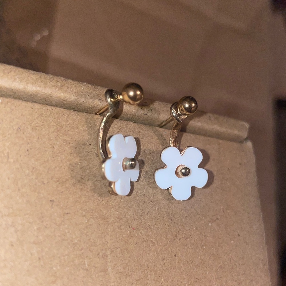 Flower Earring - Picture 2 of 6
